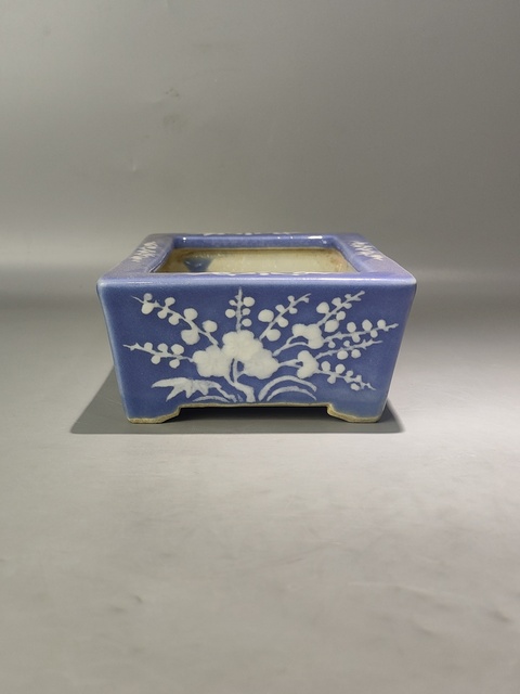 古玩陶瓷當代·藍釉堆白四季花卉紋水仙盆 真品鑒賞圖