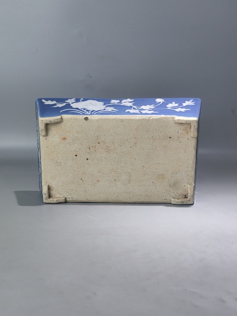 古玩陶瓷當代·藍釉堆白四季花卉紋水仙盆 真品鑒賞圖