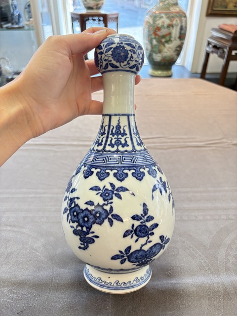 古玩陶瓷清晚期 青花三多紋蒜頭瓶真品鑒賞圖