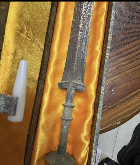 古玩銅器青銅劍真品鑒賞圖