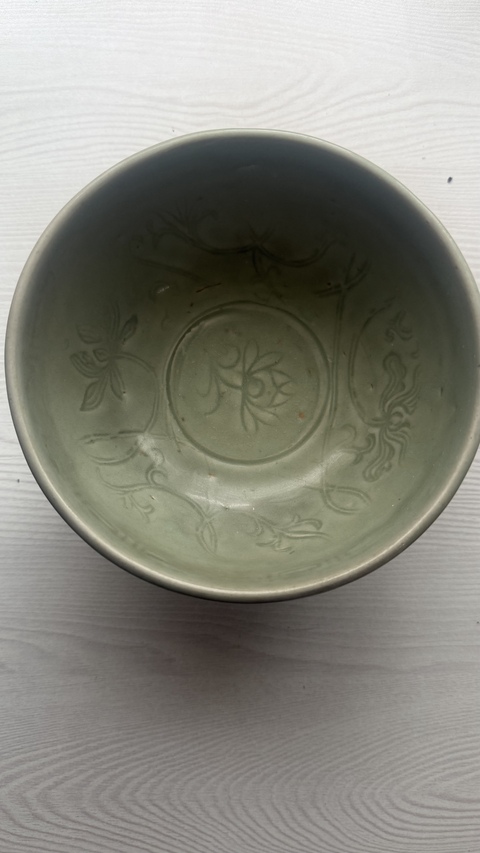 古玩陶瓷龍泉青瓷花卉紋碗拍賣，當(dāng)前價格2580元