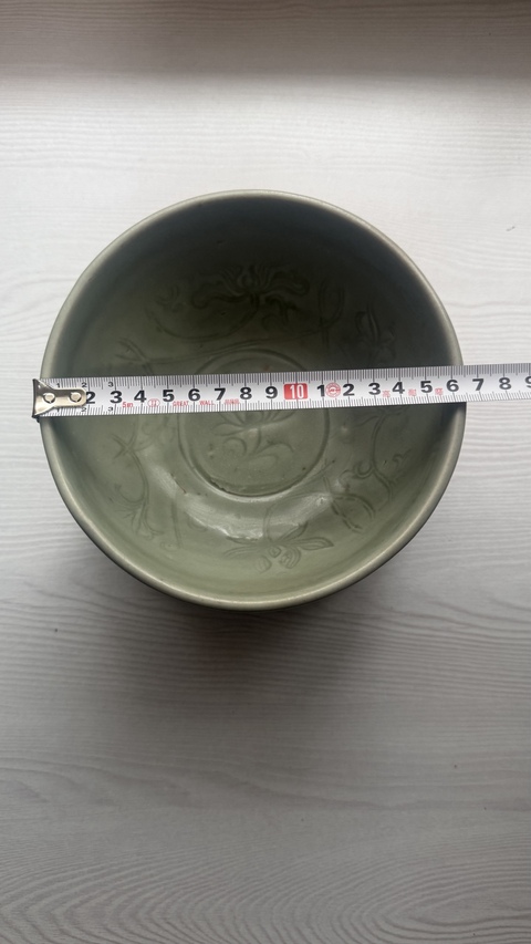 古玩陶瓷龍泉青瓷花卉紋碗拍賣，當(dāng)前價格2580元