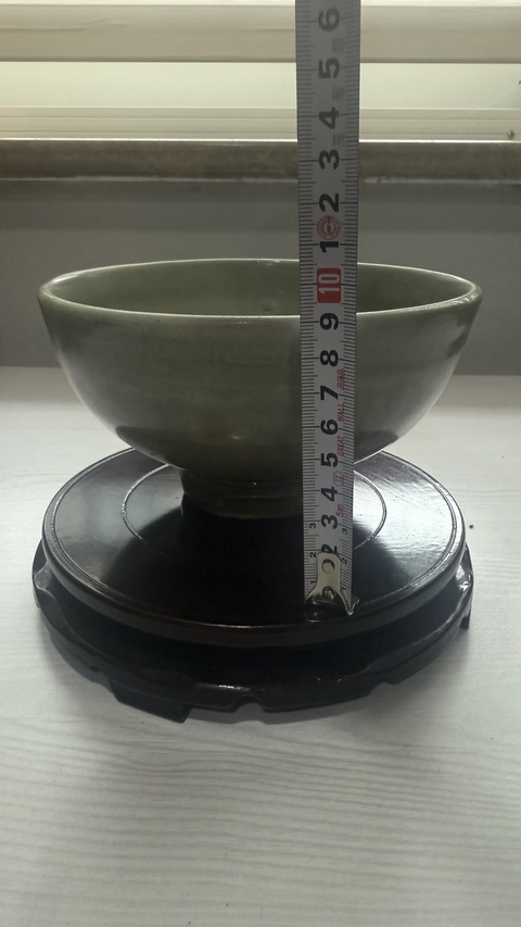 古玩陶瓷龍泉青瓷花卉紋碗拍賣，當(dāng)前價格2580元