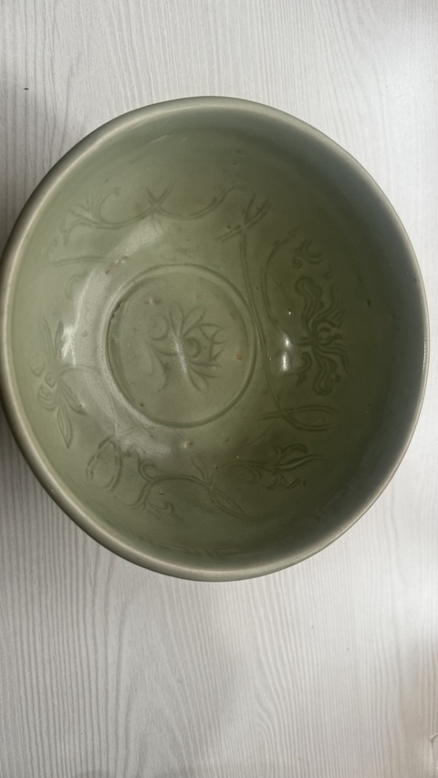 古玩陶瓷龍泉青瓷花卉紋碗拍賣，當(dāng)前價格2580元