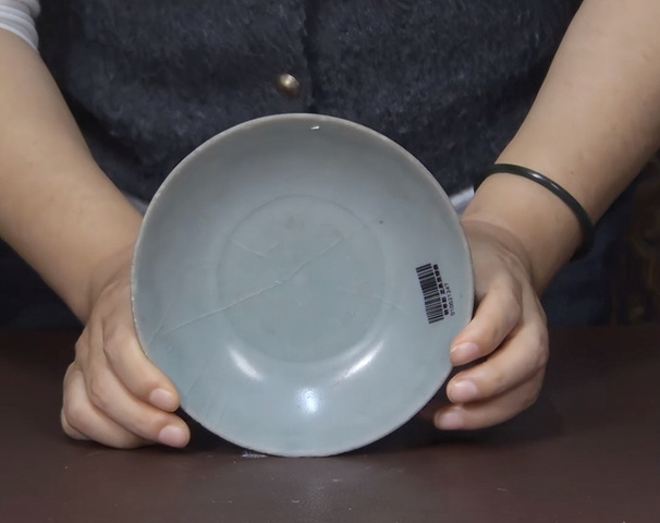古玩陶瓷元末明初龍泉窯蓮瓣紋盤真品鑒賞圖
