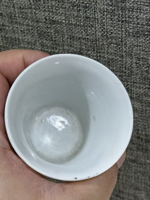 古玩陶瓷粉彩洞石花卉紋馬蹄杯真品鑒賞圖