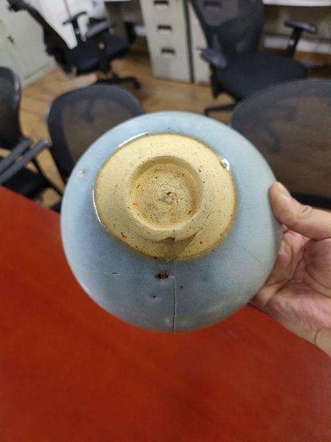 古玩陶瓷鈞窯天藍釉紫斑大碗真品鑒賞圖