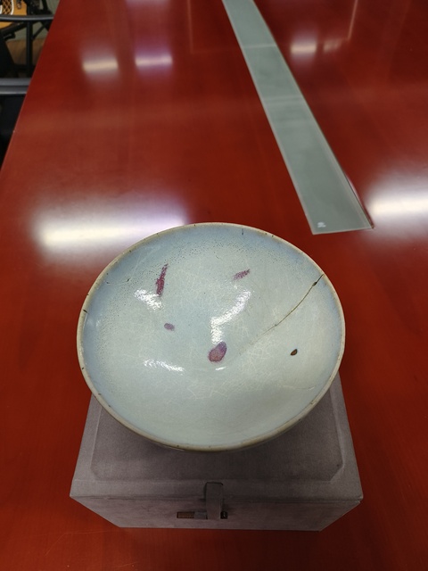 古玩陶瓷鈞窯天藍釉紫斑大碗真品鑒賞圖