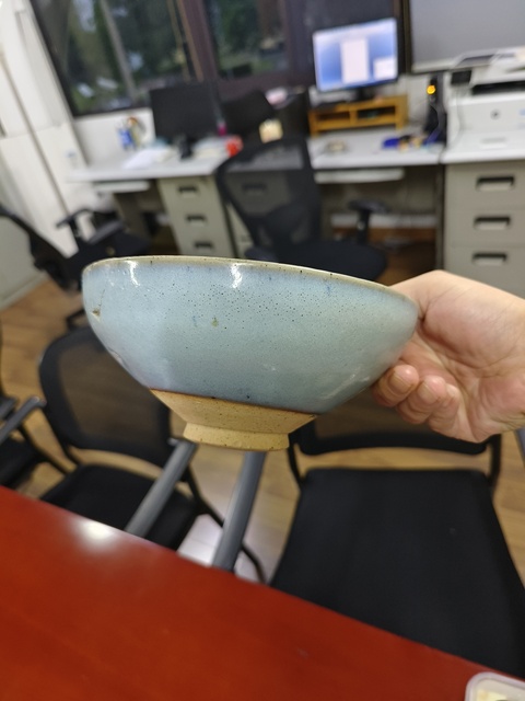 古玩陶瓷鈞窯天藍釉紫斑大碗真品鑒賞圖