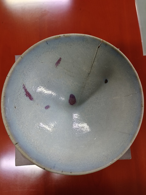 古玩陶瓷鈞窯天藍釉紫斑大碗真品鑒賞圖