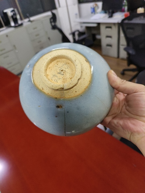 古玩陶瓷鈞窯天藍釉紫斑大碗真品鑒賞圖