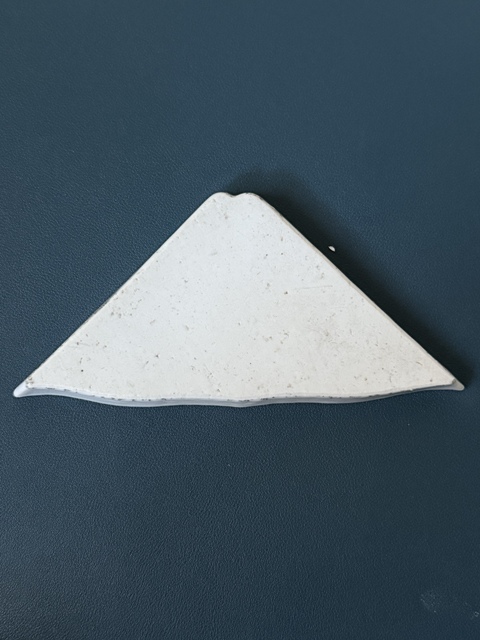 古玩陶瓷人物紋粉彩角盤真品鑒賞圖