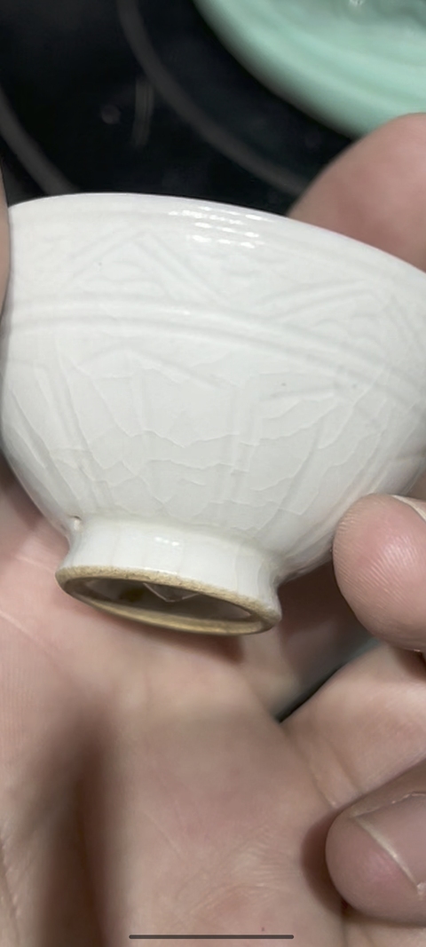 古玩陶瓷仿定窯白釉刻花雞心碗真品鑒賞圖