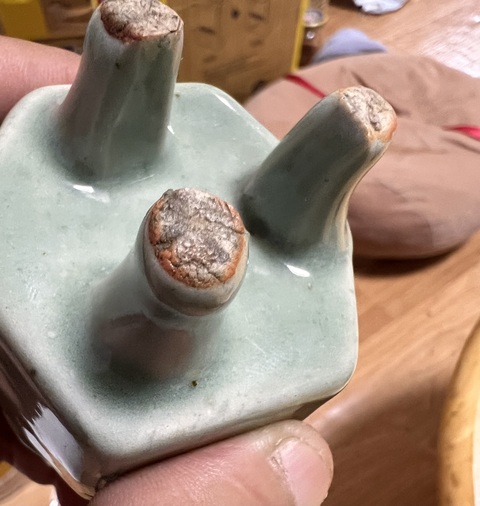 古玩陶瓷龍泉窯六方鼎式爐真品鑒賞圖