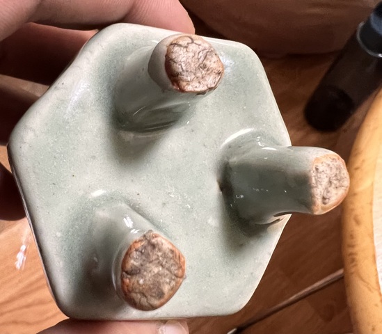 古玩陶瓷龍泉窯六方鼎式爐真品鑒賞圖