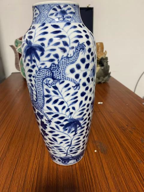 古玩陶瓷景德鎮(zhèn)青花龍紋敞口瓶真品鑒賞圖