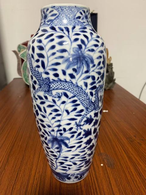 古玩陶瓷景德鎮(zhèn)青花龍紋敞口瓶真品鑒賞圖