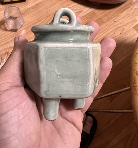 古玩陶瓷龍泉窯六方鼎式爐真品鑒賞圖