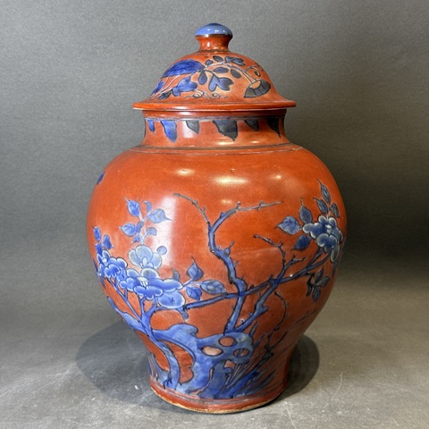 古玩陶瓷紅釉地青花花卉紋將軍罐真品鑒賞圖