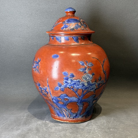 古玩陶瓷紅釉地青花花卉紋將軍罐真品鑒賞圖
