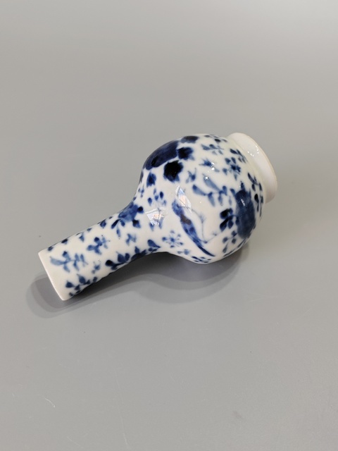 古玩陶瓷青花花鳥(niǎo)紋小天球瓶真品鑒賞圖