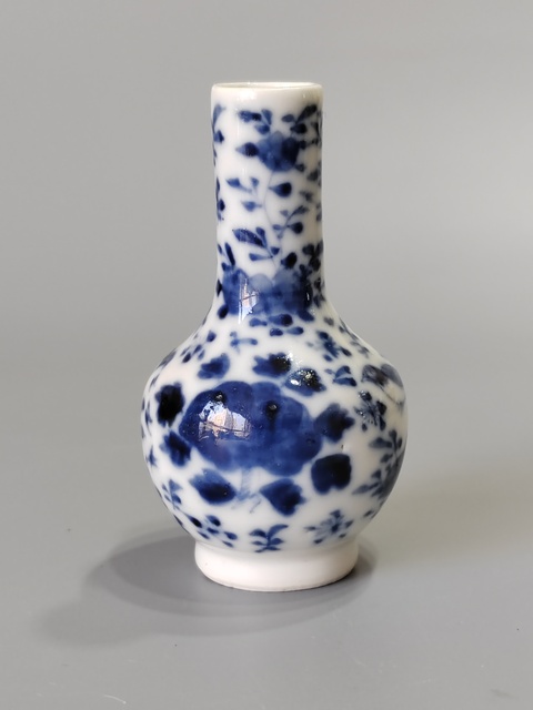古玩陶瓷青花花鳥(niǎo)紋小天球瓶真品鑒賞圖