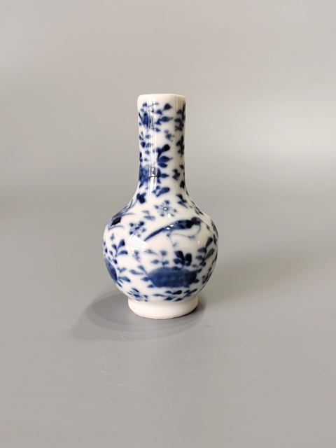古玩陶瓷青花花鳥(niǎo)紋小天球瓶真品鑒賞圖