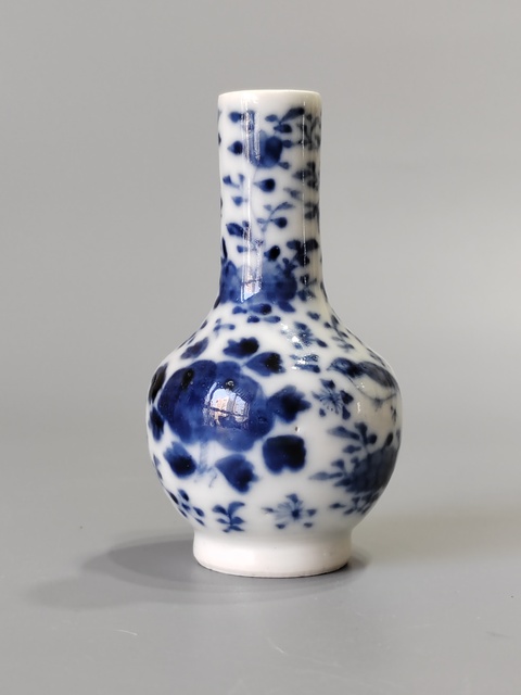 古玩陶瓷青花花鳥(niǎo)紋小天球瓶真品鑒賞圖