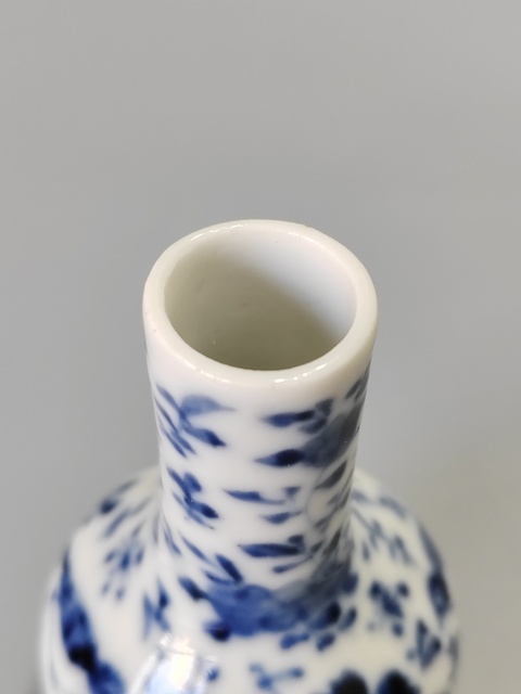 古玩陶瓷青花花鳥(niǎo)紋小天球瓶真品鑒賞圖