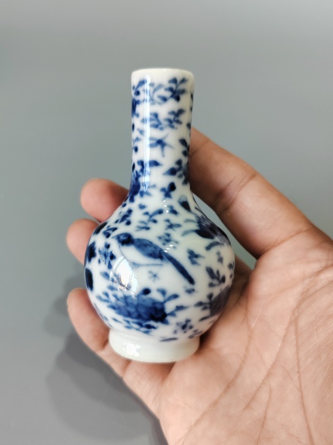 古玩陶瓷青花花鳥(niǎo)紋小天球瓶真品鑒賞圖