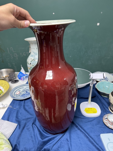 古玩陶瓷紅釉瓶真品鑒賞圖