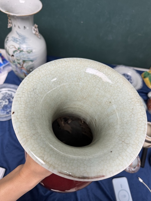 古玩陶瓷紅釉瓶真品鑒賞圖