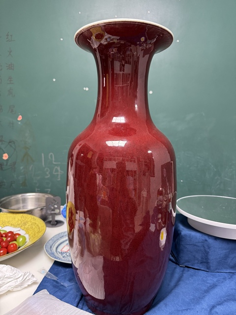 古玩陶瓷紅釉瓶真品鑒賞圖