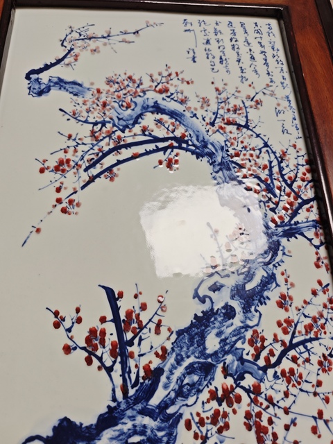 古玩陶瓷青花釉里紅梅花紋瓷板真品鑒賞圖