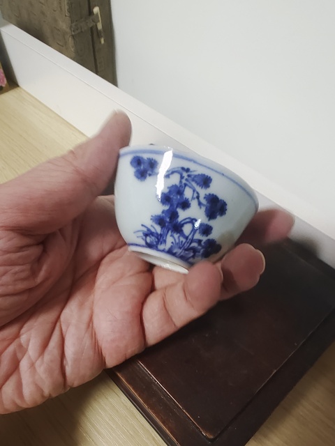 古玩陶瓷雍正松樹紋壓手杯真品鑒賞圖