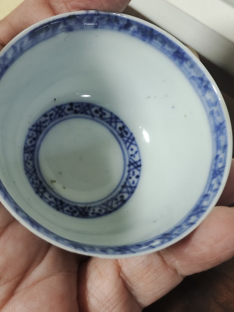 古玩陶瓷雍正松樹紋壓手杯真品鑒賞圖