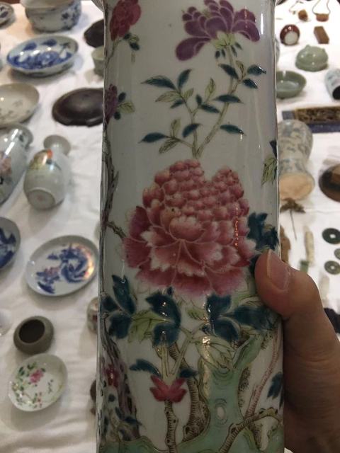 古玩陶瓷花蝶紋粉彩花觚真品鑒賞圖