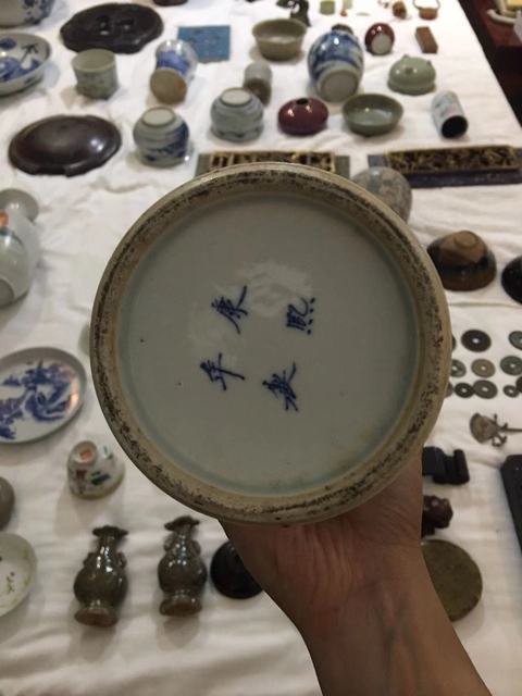 古玩陶瓷花蝶紋粉彩花觚真品鑒賞圖