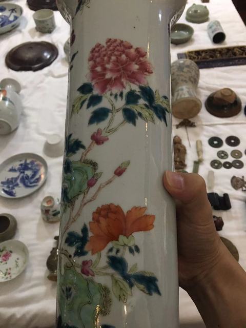 古玩陶瓷花蝶紋粉彩花觚真品鑒賞圖