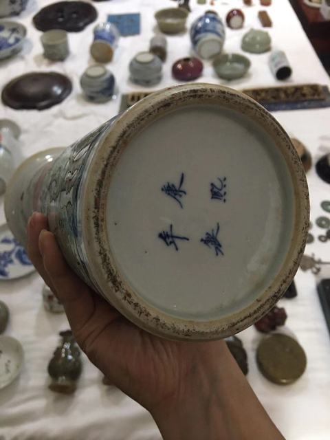 古玩陶瓷花蝶紋粉彩花觚真品鑒賞圖