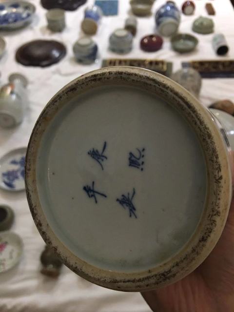 古玩陶瓷花蝶紋粉彩花觚真品鑒賞圖