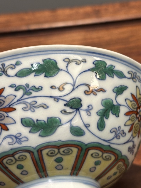 古玩陶瓷斗彩花卉紋碗真品鑒賞圖