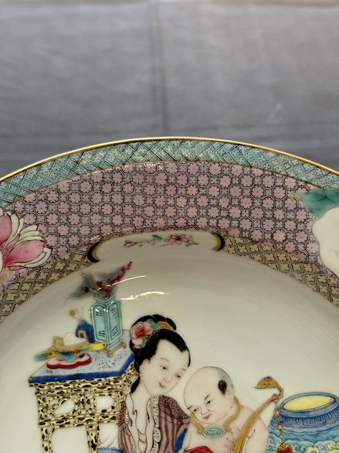 古玩陶瓷清雍正 廣琺瑯人物紋折沿盤真品鑒賞圖