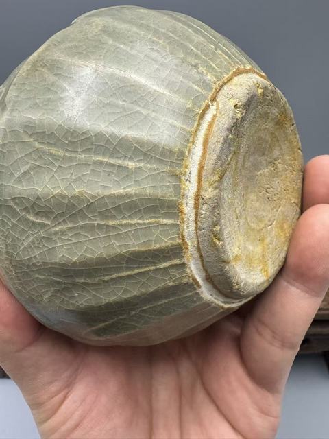 古玩陶瓷龍泉青釉印花水盂真品鑒賞圖