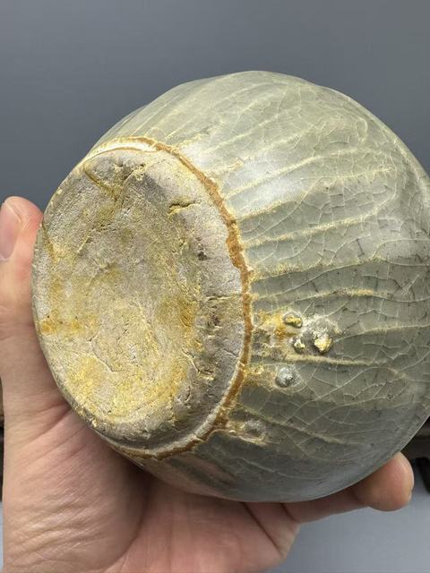古玩陶瓷龍泉青釉印花水盂真品鑒賞圖