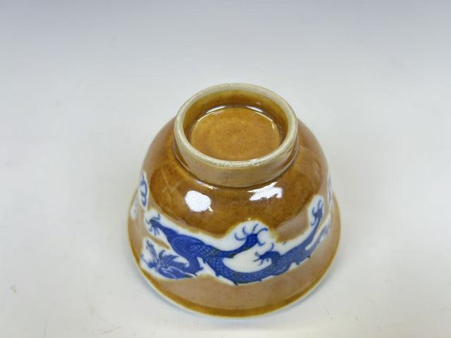 古玩陶瓷清末民初·外紫金釉青花貼畫(huà)雙龍趕珠碗真品鑒賞圖