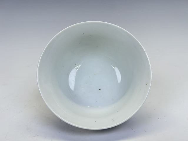 古玩陶瓷清末民初·外紫金釉青花貼畫(huà)雙龍趕珠碗真品鑒賞圖