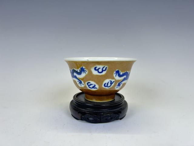 古玩陶瓷清末民初·外紫金釉青花貼畫(huà)雙龍趕珠碗真品鑒賞圖