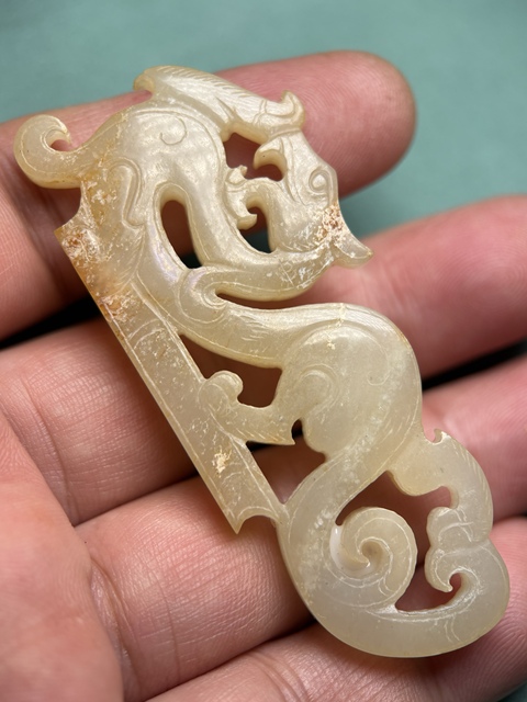 古玩玉器西漢白玉紅沁龍佩真品鑒賞圖