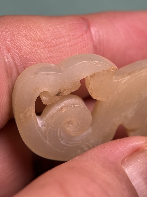 古玩玉器西漢白玉紅沁龍佩真品鑒賞圖